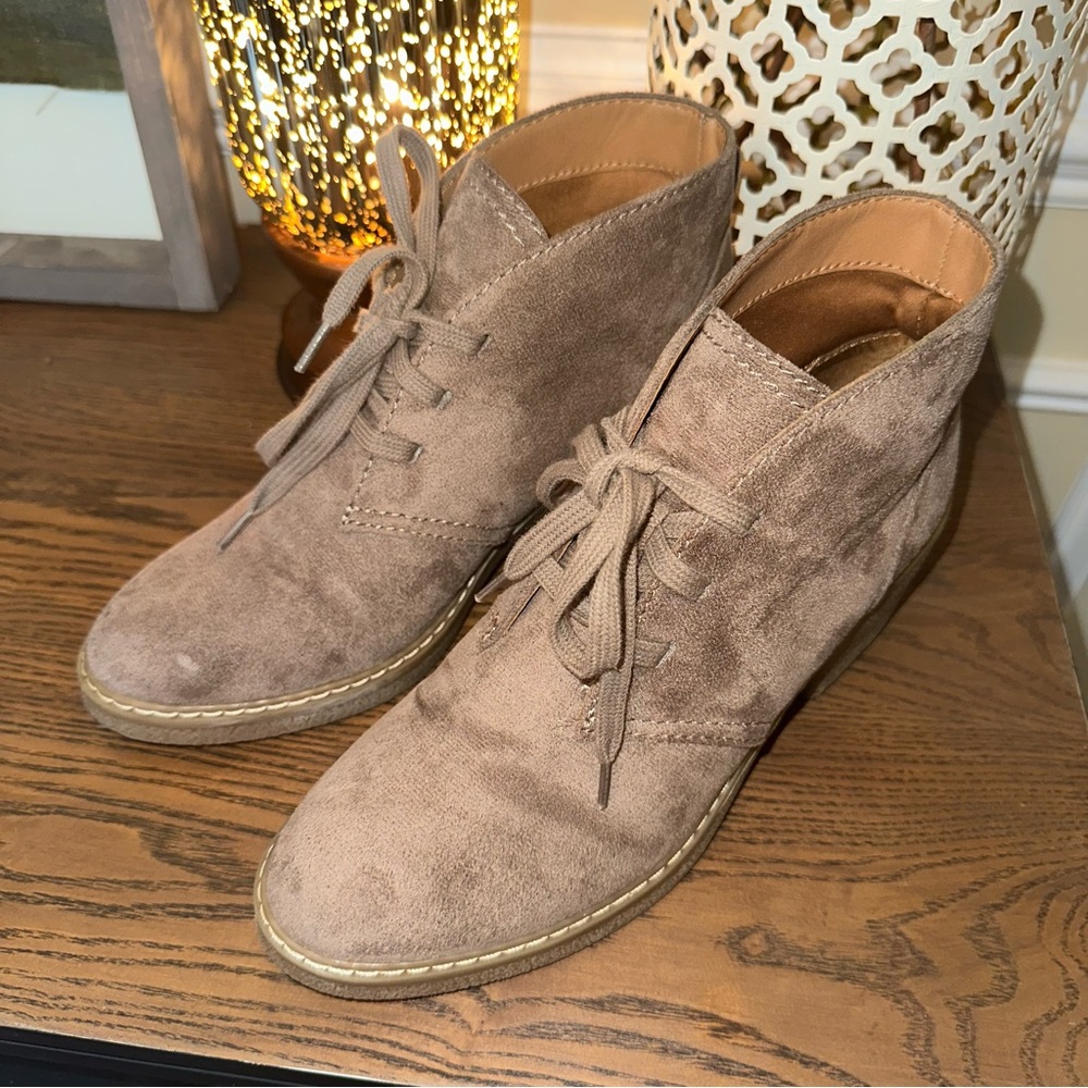Universal Thread womens heeled laced up shoes